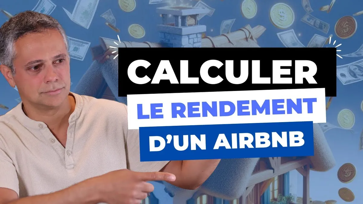 Bureau avec calculatrice, dossier de regroupement de crédits ouvert et tableau de mensualités annoté